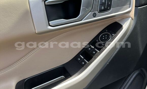 Buy Import Ford Explorer White Car in Dakar in Dakar Buy Import Ford Explorer White Car in Dakar in Dakar