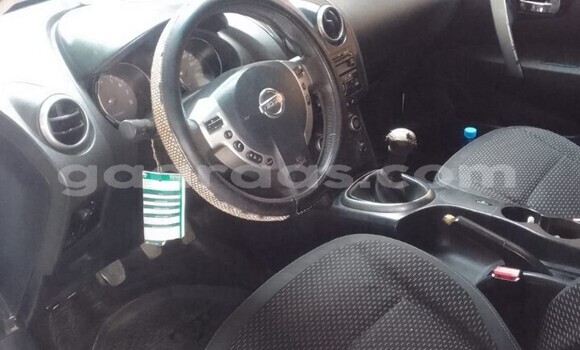 Buy Used Nissan Qashqai White Car in Dakar in Dakar Buy Used Nissan Qashqai White Car in Dakar in Dakar