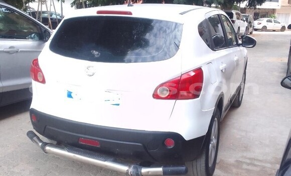 Buy Used Nissan Qashqai White Car in Dakar in Dakar Buy Used Nissan Qashqai White Car in Dakar in Dakar