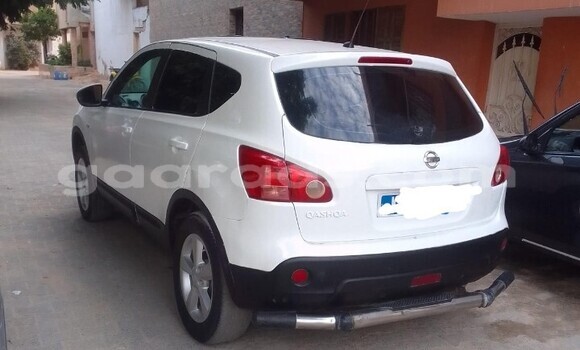 Buy Used Nissan Qashqai White Car in Dakar in Dakar Buy Used Nissan Qashqai White Car in Dakar in Dakar