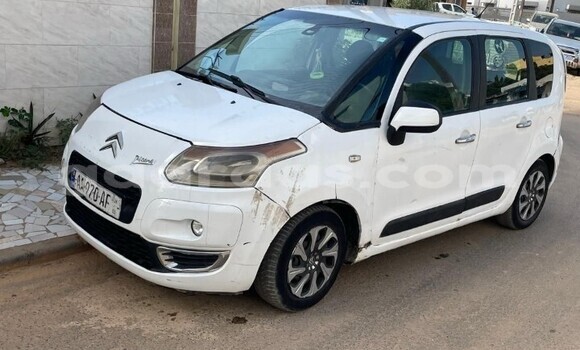 Acheter Occasion Voiture Citroen C3 Picasso Blanc à Dakar, Dakar Acheter Occasion Voiture Citroen C3 Picasso Blanc à Dakar, Dakar