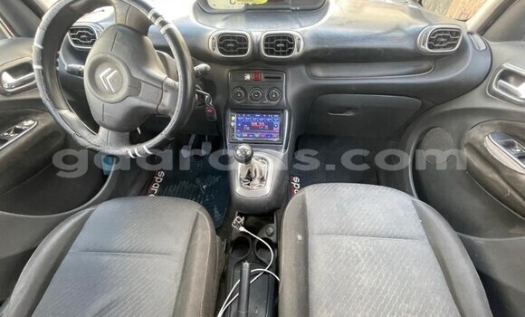 Acheter Occasion Voiture Citroen C3 Picasso Blanc à Dakar, Dakar Acheter Occasion Voiture Citroen C3 Picasso Blanc à Dakar, Dakar