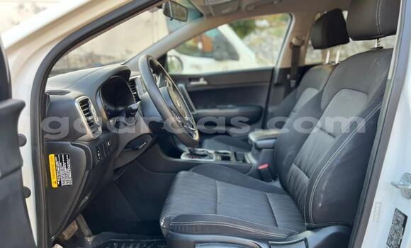 Dieundeu Occasion Kia Sportage White Auto in Dakar in Dakar Dieundeu Occasion Kia Sportage White Auto in Dakar in Dakar