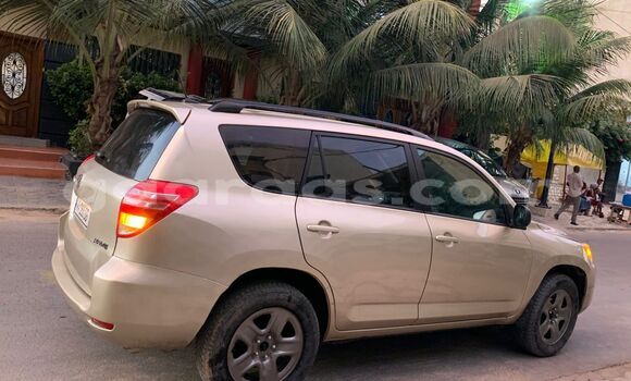 Dieundeu Occasion Toyota RAV4 Beige Auto in Dakar in Dakar Dieundeu Occasion Toyota RAV4 Beige Auto in Dakar in Dakar