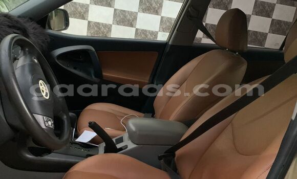 Dieundeu Occasion Toyota RAV4 Beige Auto in Dakar in Dakar Dieundeu Occasion Toyota RAV4 Beige Auto in Dakar in Dakar