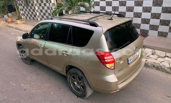 Dieundeu Occasion Toyota RAV4 Beige Auto in Dakar in Dakar Dieundeu Occasion Toyota RAV4 Beige Auto in Dakar in Dakar