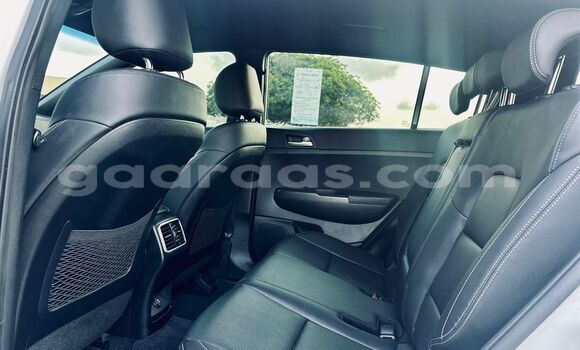 Acheter Import Voiture Kia Sportage Blanc à Dakar, Dakar Acheter Import Voiture Kia Sportage Blanc à Dakar, Dakar