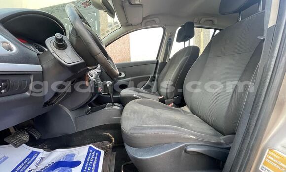 Acheter Occasion Voiture Renault Clio Beige à Dakar, Dakar Acheter Occasion Voiture Renault Clio Beige à Dakar, Dakar