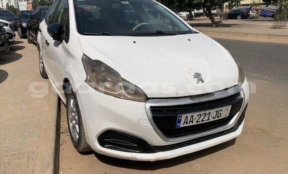 Buy Used Peugeot 208 White Car in Dakar in Dakar Buy Used Peugeot 208 White Car in Dakar in Dakar