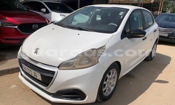 Buy Used Peugeot 208 White Car in Dakar in Dakar Buy Used Peugeot 208 White Car in Dakar in Dakar