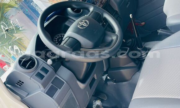 Buy New Toyota Land Cruiser White Car in Dakar in Dakar Buy New Toyota Land Cruiser White Car in Dakar in Dakar