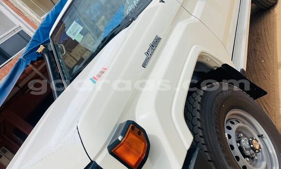 Buy New Toyota Land Cruiser White Car in Dakar in Dakar Buy New Toyota Land Cruiser White Car in Dakar in Dakar