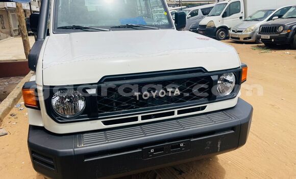 Buy New Toyota Land Cruiser White Car in Dakar in Dakar Buy New Toyota Land Cruiser White Car in Dakar in Dakar