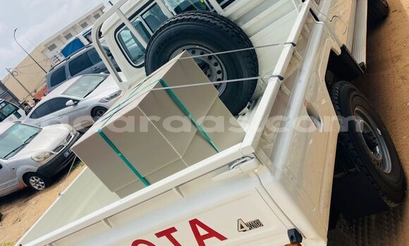 Buy New Toyota Land Cruiser White Car in Dakar in Dakar Buy New Toyota Land Cruiser White Car in Dakar in Dakar