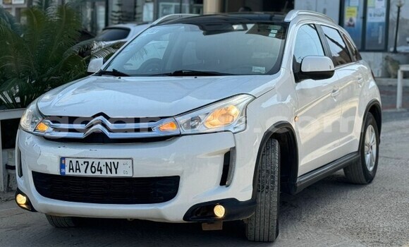 Dieundeu Occasion Citroen C4 Aircross White Auto in Dakar in Dakar Dieundeu Occasion Citroen C4 Aircross White Auto in Dakar in Dakar