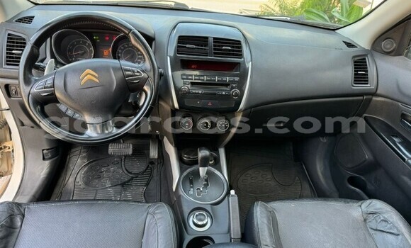 Dieundeu Occasion Citroen C4 Aircross White Auto in Dakar in Dakar Dieundeu Occasion Citroen C4 Aircross White Auto in Dakar in Dakar