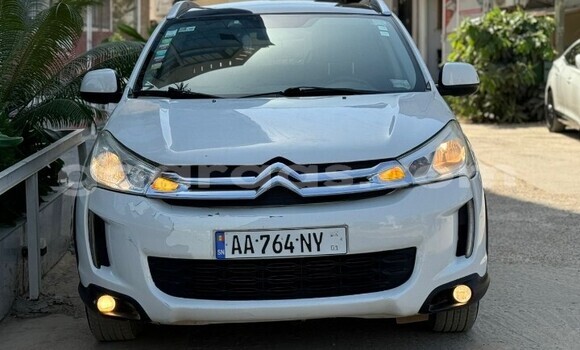 Dieundeu Occasion Citroen C4 Aircross White Auto in Dakar in Dakar Dieundeu Occasion Citroen C4 Aircross White Auto in Dakar in Dakar