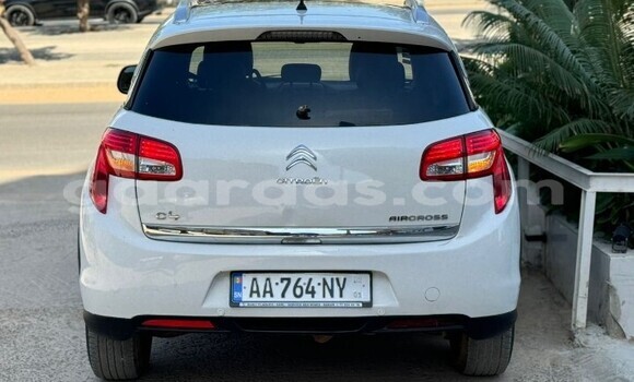 Dieundeu Occasion Citroen C4 Aircross White Auto in Dakar in Dakar Dieundeu Occasion Citroen C4 Aircross White Auto in Dakar in Dakar