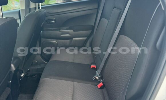 Acheter Import Voiture Mitsubishi Outlander Blanc à Dakar, Dakar Acheter Import Voiture Mitsubishi Outlander Blanc à Dakar, Dakar