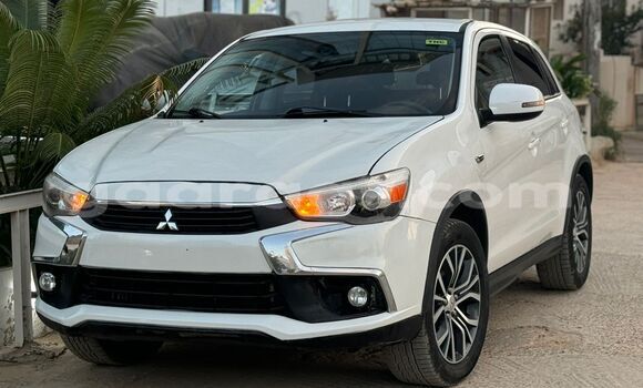 Acheter Import Voiture Mitsubishi Outlander Blanc à Dakar, Dakar Acheter Import Voiture Mitsubishi Outlander Blanc à Dakar, Dakar