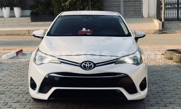 Dieundeu Occasion Toyota Avensis White Auto in Dakar in Dakar