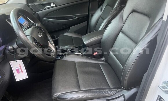 Buy Used Hyundai Tucson White Car in Dakar in Dakar Buy Used Hyundai Tucson White Car in Dakar in Dakar