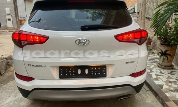 Buy Used Hyundai Tucson White Car in Dakar in Dakar Buy Used Hyundai Tucson White Car in Dakar in Dakar