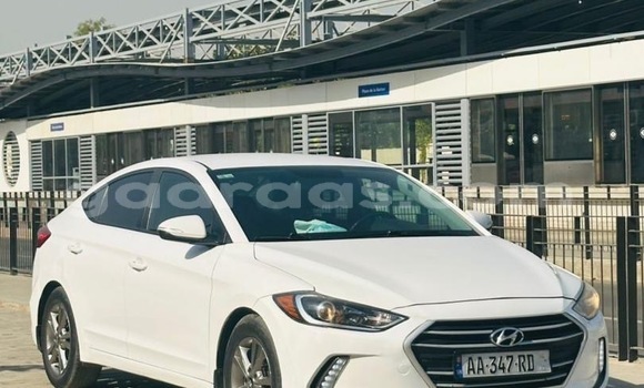 Dieundeu Occasion Hyundai Elantra White Auto in Dakar in Dakar