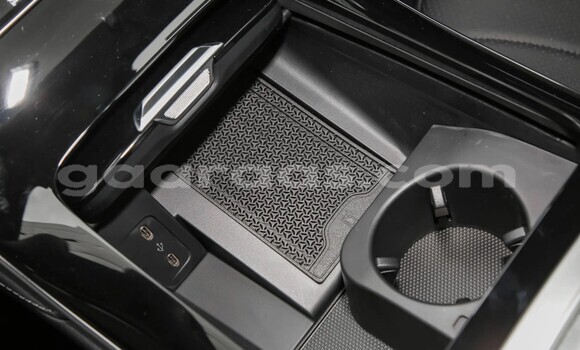 Dieundeu Imported Mercedes‒Benz E-klasse Silver Auto in Dakar in Dakar Dieundeu Imported Mercedes‒Benz E-klasse Silver Auto in Dakar in Dakar