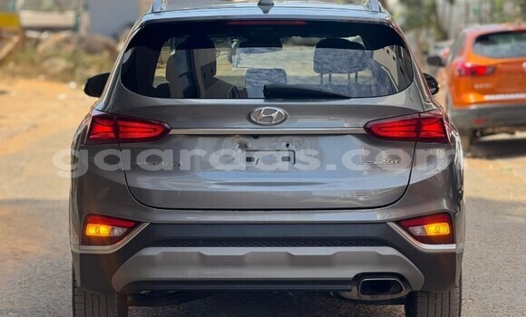 Dieundeu Occasion Hyundai Santa Fe Silver Auto in Dakar in Dakar Dieundeu Occasion Hyundai Santa Fe Silver Auto in Dakar in Dakar