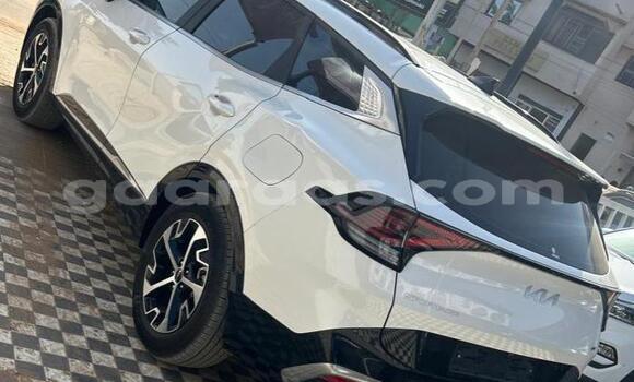 Buy Used Kia Sportage White Car in Dakar in Dakar Buy Used Kia Sportage White Car in Dakar in Dakar