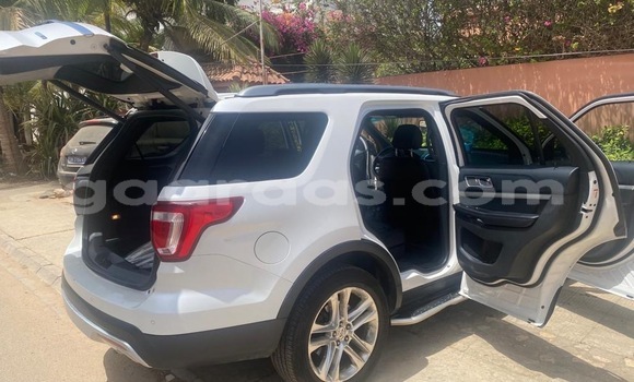 Acheter Occasion Voiture Ford Explorer Blanc à Dakar, Dakar