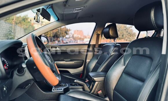 Buy Import Kia Sportage White Car in Dakar in Dakar Buy Import Kia Sportage White Car in Dakar in Dakar