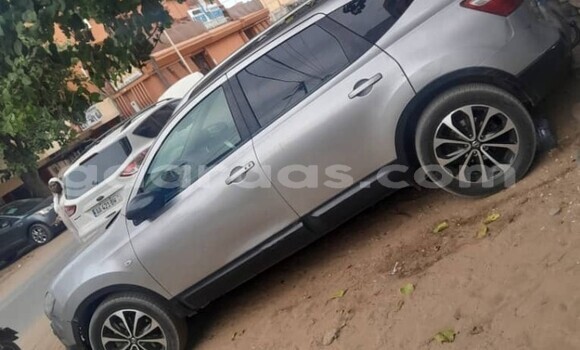 Dieundeu Occasion Nissan Qashqai+2 Silver Auto in Dakar in Dakar Dieundeu Occasion Nissan Qashqai+2 Silver Auto in Dakar in Dakar