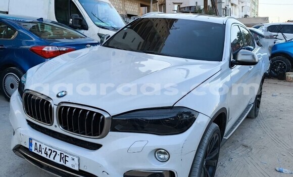 Dieundeu Occasion BMW X5 White Auto in Dakar in Dakar Dieundeu Occasion BMW X5 White Auto in Dakar in Dakar