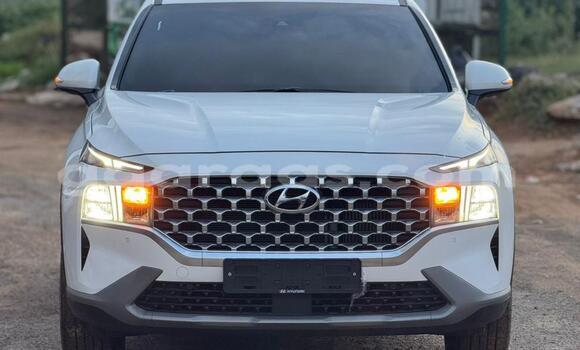 Dieundeu Imported Hyundai Santa Fe White Auto in Dakar in Dakar Dieundeu Imported Hyundai Santa Fe White Auto in Dakar in Dakar