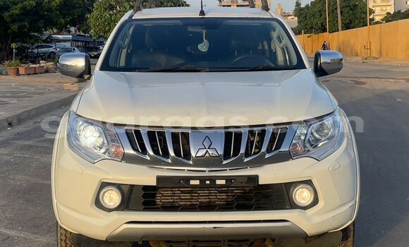 Acheter Import Voiture Mitsubishi L200 Blanc à Dakar, Dakar