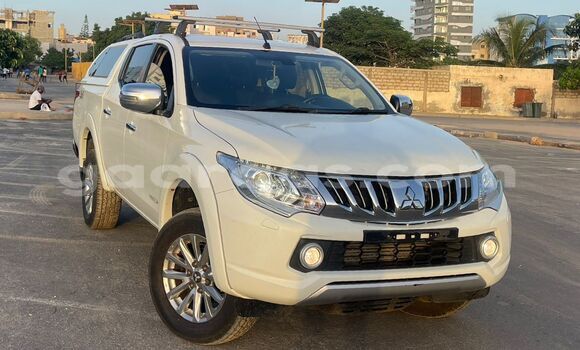 Buy Import Mitsubishi L200 White Car in Dakar in Dakar Buy Import Mitsubishi L200 White Car in Dakar in Dakar
