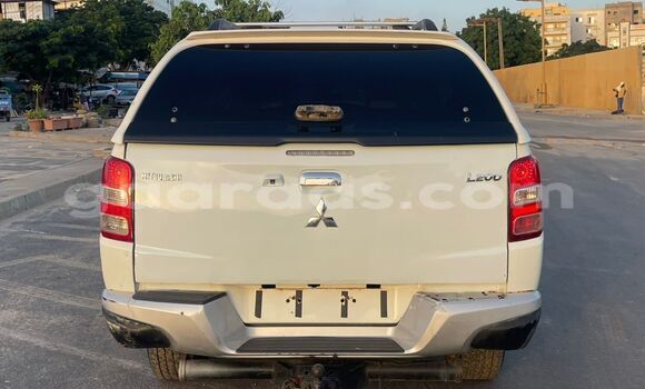 Buy Import Mitsubishi L200 White Car in Dakar in Dakar Buy Import Mitsubishi L200 White Car in Dakar in Dakar