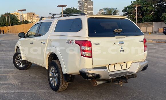 Buy Import Mitsubishi L200 White Car in Dakar in Dakar Buy Import Mitsubishi L200 White Car in Dakar in Dakar