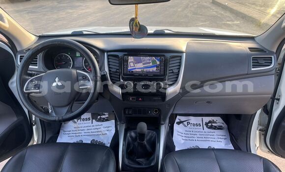 Buy Import Mitsubishi L200 White Car in Dakar in Dakar Buy Import Mitsubishi L200 White Car in Dakar in Dakar