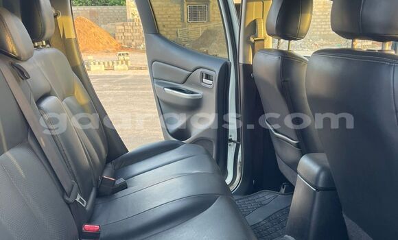 Buy Import Mitsubishi L200 White Car in Dakar in Dakar Buy Import Mitsubishi L200 White Car in Dakar in Dakar