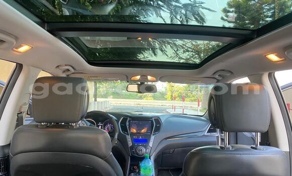 Dieundeu Occasion Hyundai Santa Fe Silver Auto in Dakar in Dakar Dieundeu Occasion Hyundai Santa Fe Silver Auto in Dakar in Dakar