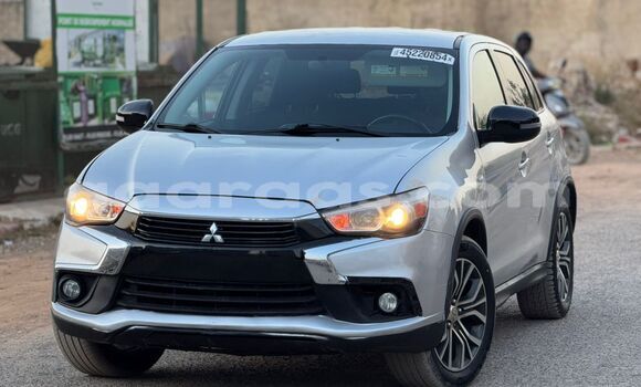 Buy Import Mitsubishi Outlander Silver Car in Dakar in Dakar Buy Import Mitsubishi Outlander Silver Car in Dakar in Dakar