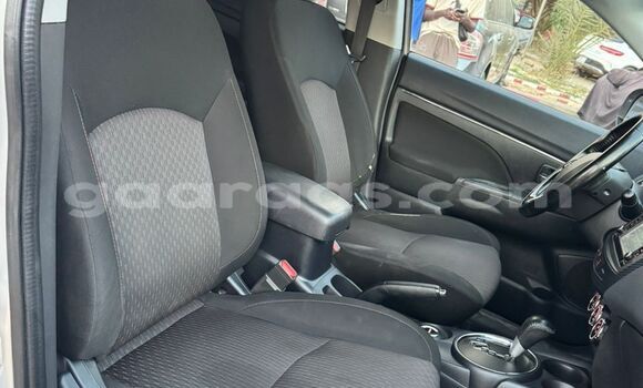 Buy Import Mitsubishi Outlander Silver Car in Dakar in Dakar Buy Import Mitsubishi Outlander Silver Car in Dakar in Dakar