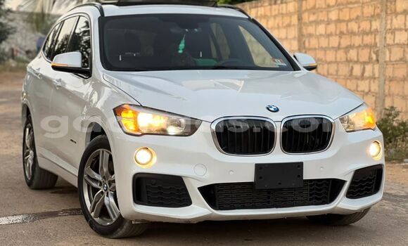 Acheter Import Voiture BMW X1 Blanc à Dakar, Dakar Acheter Import Voiture BMW X1 Blanc à Dakar, Dakar