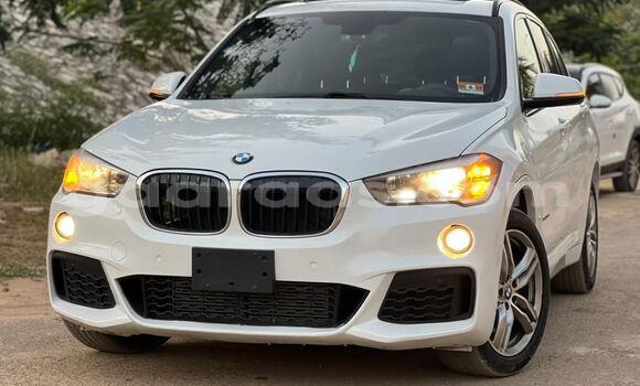Acheter Import Voiture BMW X1 Blanc à Dakar, Dakar Acheter Import Voiture BMW X1 Blanc à Dakar, Dakar