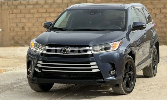 Buy Import Toyota Highlander Silver Car in Dakar in Dakar Buy Import Toyota Highlander Silver Car in Dakar in Dakar