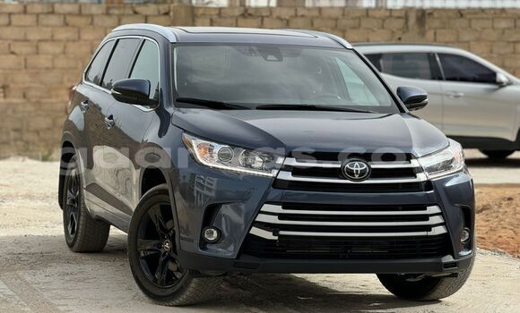 Buy Import Toyota Highlander Silver Car in Dakar in Dakar Buy Import Toyota Highlander Silver Car in Dakar in Dakar