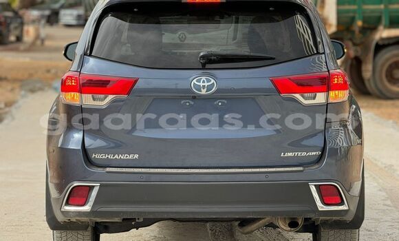 Buy Import Toyota Highlander Silver Car in Dakar in Dakar Buy Import Toyota Highlander Silver Car in Dakar in Dakar